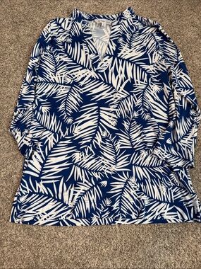 NWOT La Mer Luxe 3/4 Sleeve Tunic top with deep v neck 3/4 sleeves, Sm